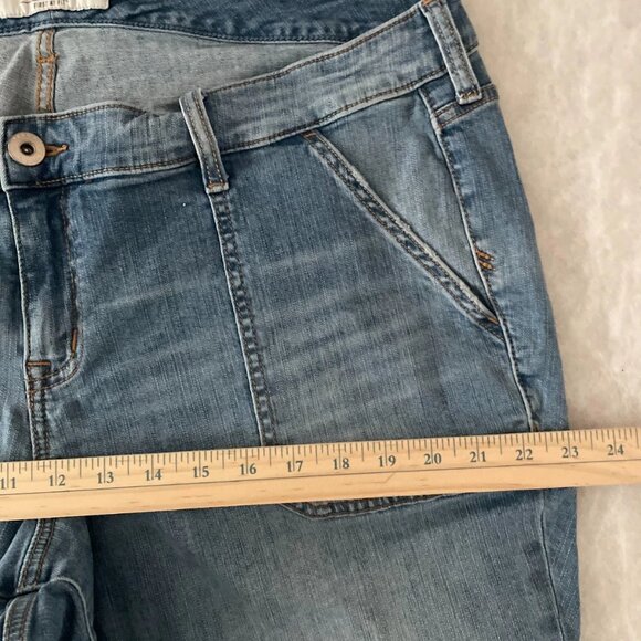 Torrid Womens Light Blue Mid Rise Faded Five Pocket Boyfriend Crop Jeans Size 20 - Picture 7 of 10